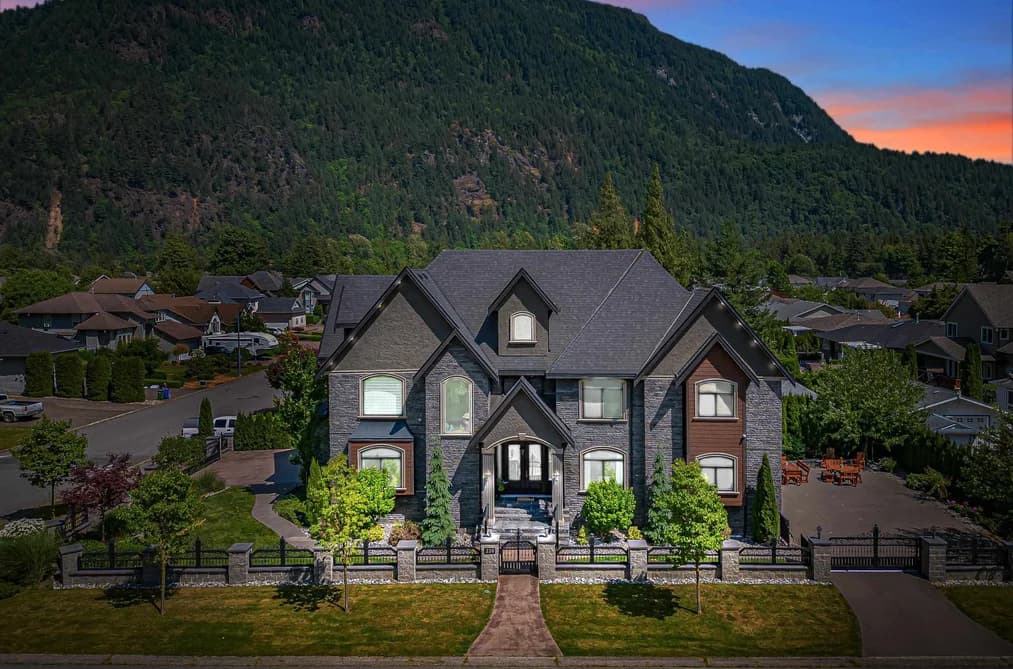 220 BALSAM AVENUE, Harrison Hot Springs, BC — Residential for Sale - Main Photo
