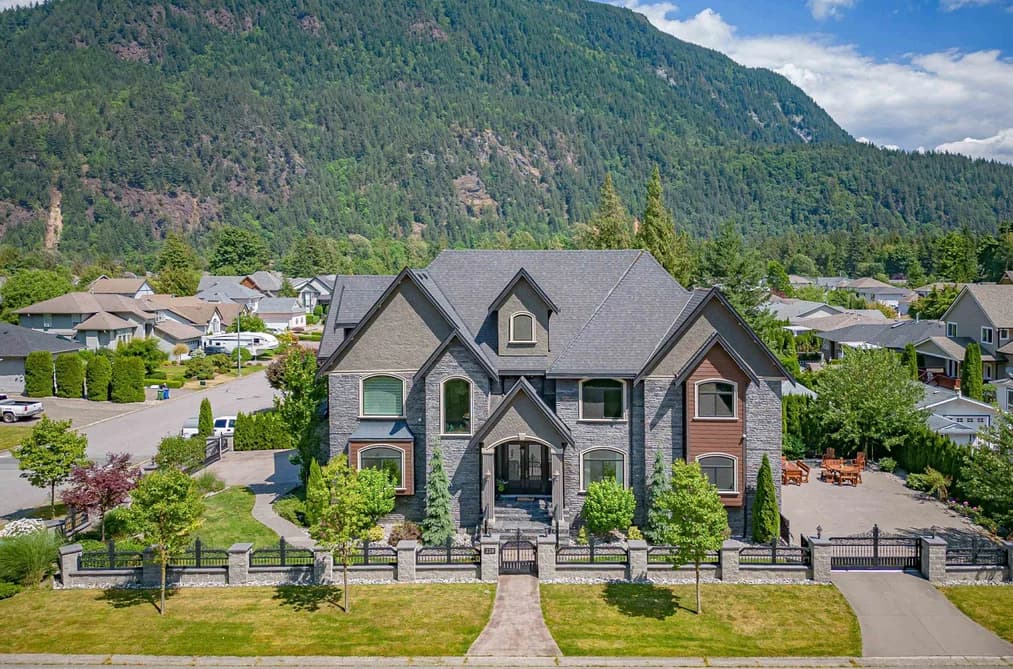 220 BALSAM AVENUE, Harrison Hot Springs, BC — Residential for Sale - Photo 2