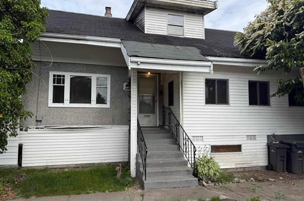 220 DEVOY STREET, New Westminster, BC — Residential for Sale - Photo 2