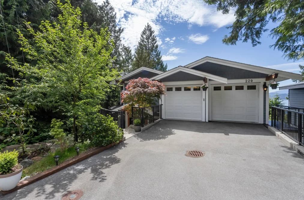 220 PANORAMA ROAD, Lions Bay, BC — Residential for Sale - Photo 2