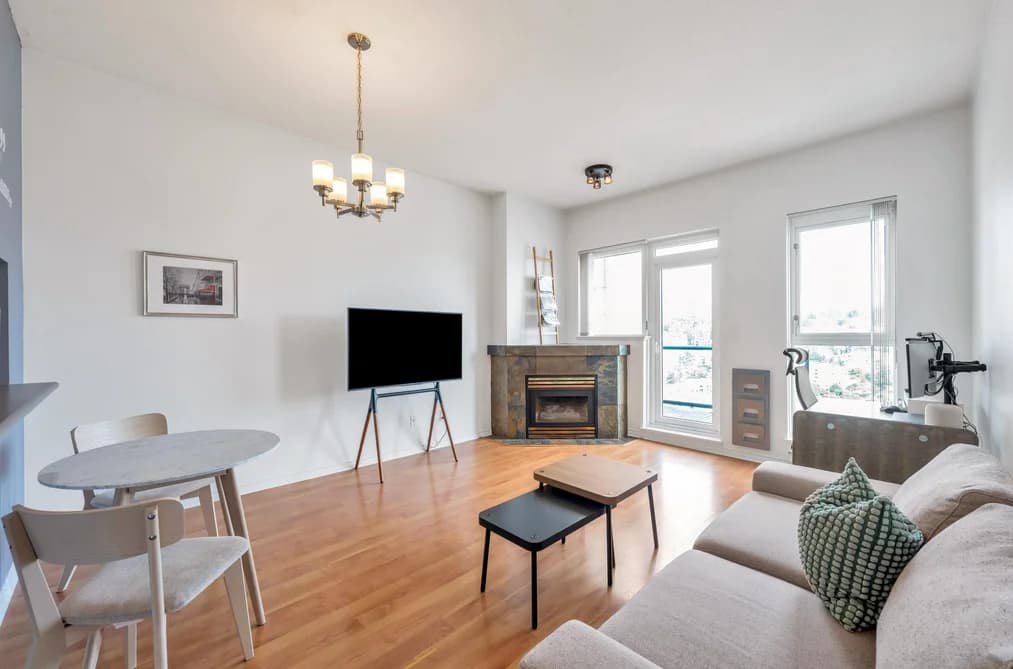 2205 10 LAGUNA COURT, New Westminster, BC — Residential for Sale - Photo 2