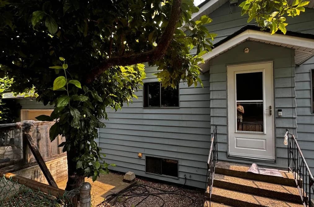 2205 NINTH AVENUE, New Westminster BC V3M 3H1 - Photo 1