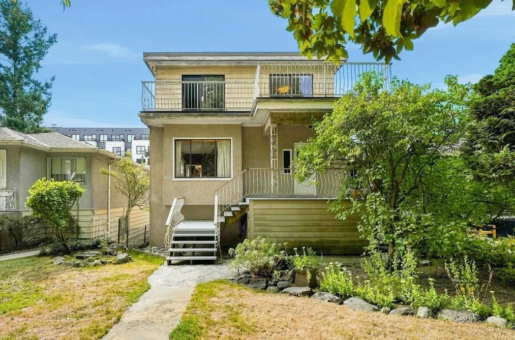 2206 E 8TH AVENUE, Vancouver, BC — Residential for Sale - Photo 2