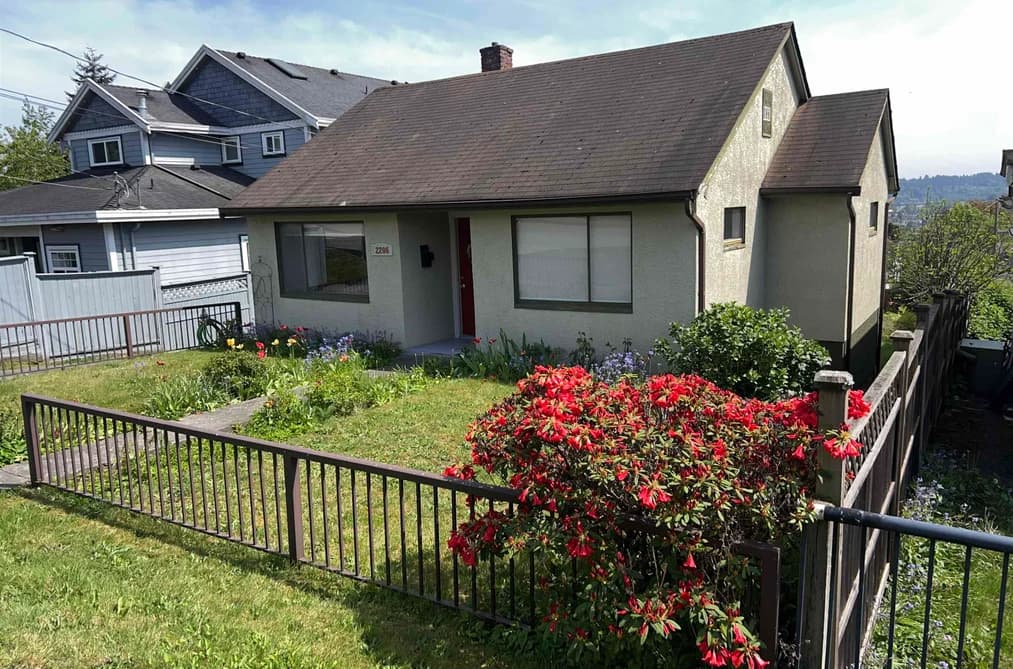 2206 EIGHTH AVENUE, New Westminster, BC — Residential for Sale - Photo 2
