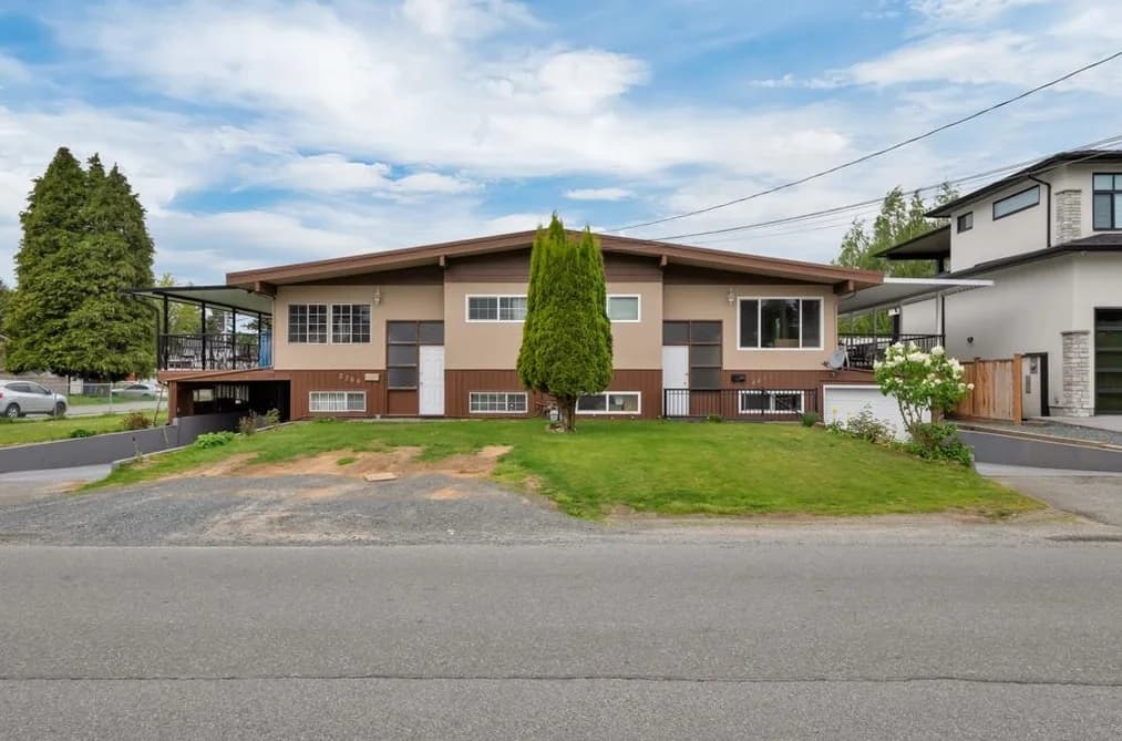 2211 BEAVER STREET, Abbotsford, BC — Residential Income for Sale - Main Photo