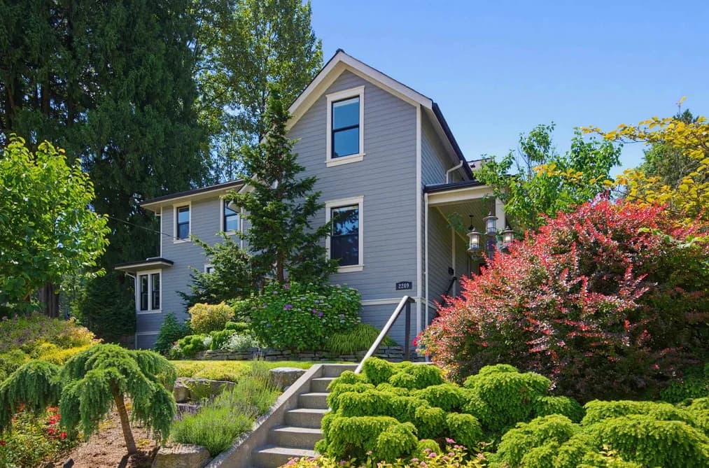 2209 ST. GEORGE STREET, Port Moody, BC — Residential for Sale - Photo 2