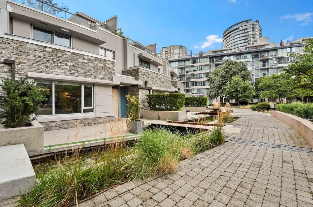 221 188 KEEFER PLACE, Vancouver, BC — Residential for Sale - Photo 2