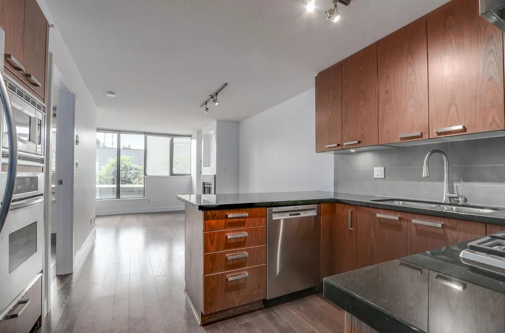 221 3228 TUPPER STREET, Vancouver, BC — Residential for Sale - Photo 2
