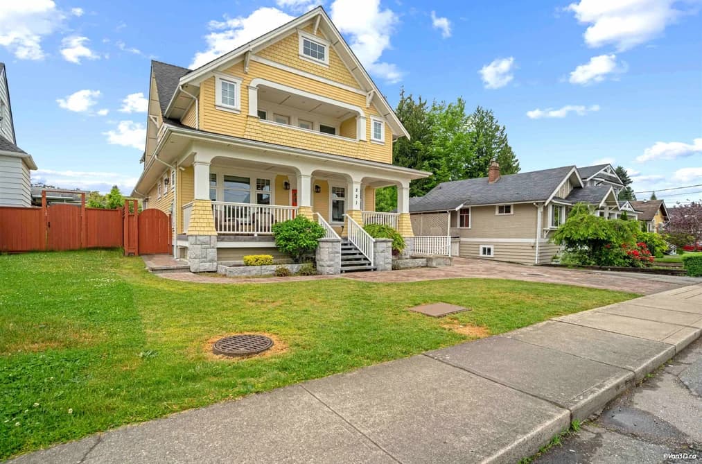 221 NINTH AVENUE, New Westminster, BC — Residential for Sale - Photo 2