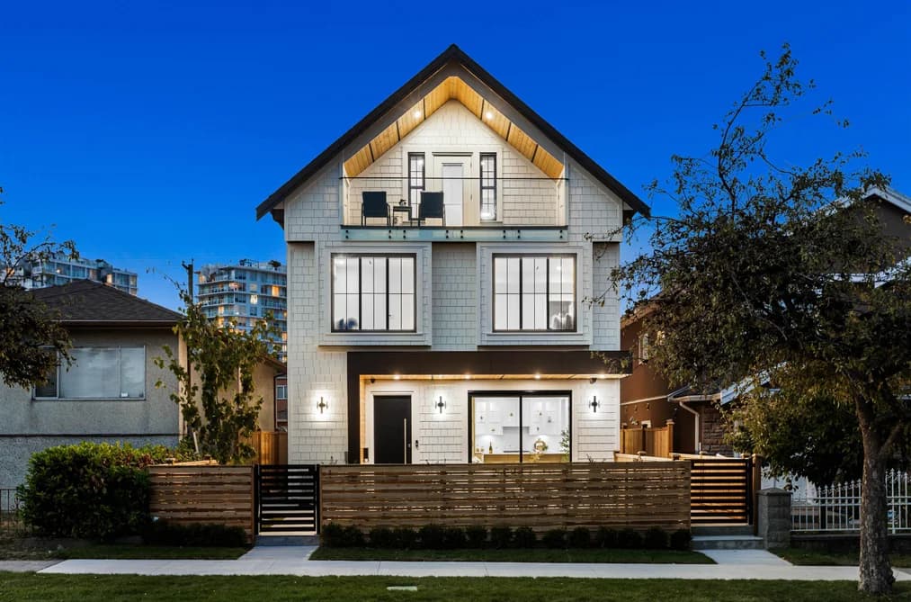 1 2211 MANNERING AVENUE, Vancouver, BC — Residential for Sale - Main Photo