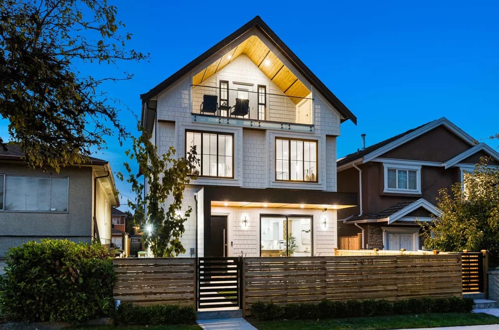 1 2211 MANNERING AVENUE, Vancouver, BC — Residential for Sale - Photo 2
