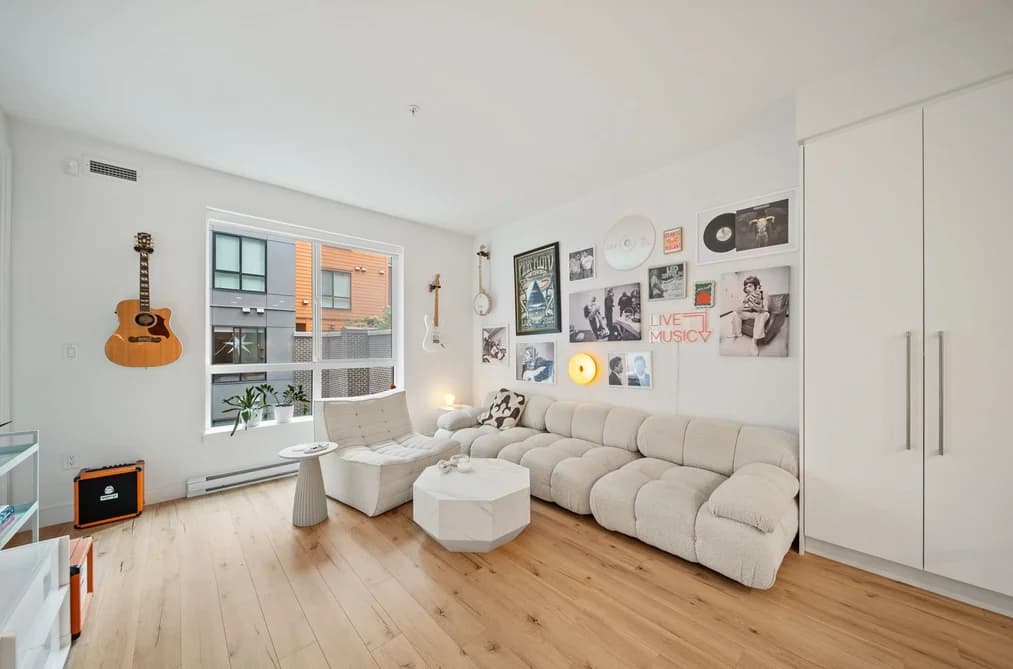 222 3131 MURRAY STREET, Port Moody, BC — Residential for Sale - Photo 2