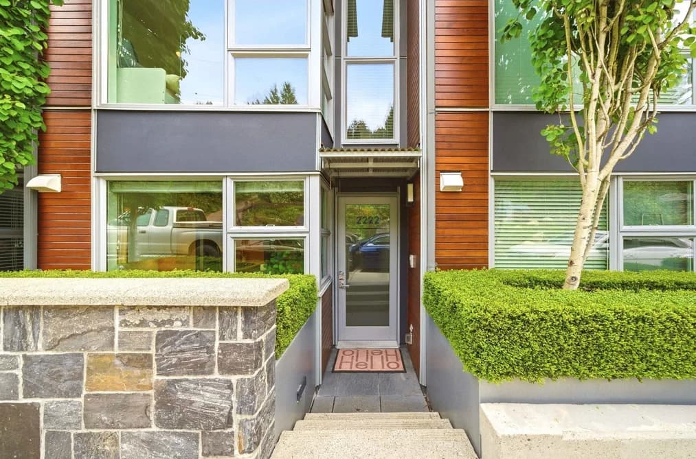 2222 CALEDONIA AVENUE, North Vancouver, BC — Residential for Sale - Photo 2