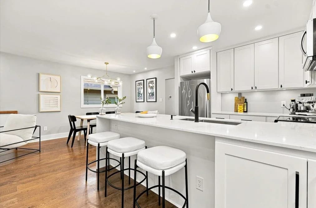 223 W 19TH STREET, North Vancouver, BC — Residential for Sale - Photo 2