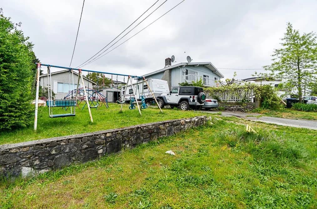 2233 EDINBURGH STREET, New Westminster, BC — Residential for Sale - Photo 2