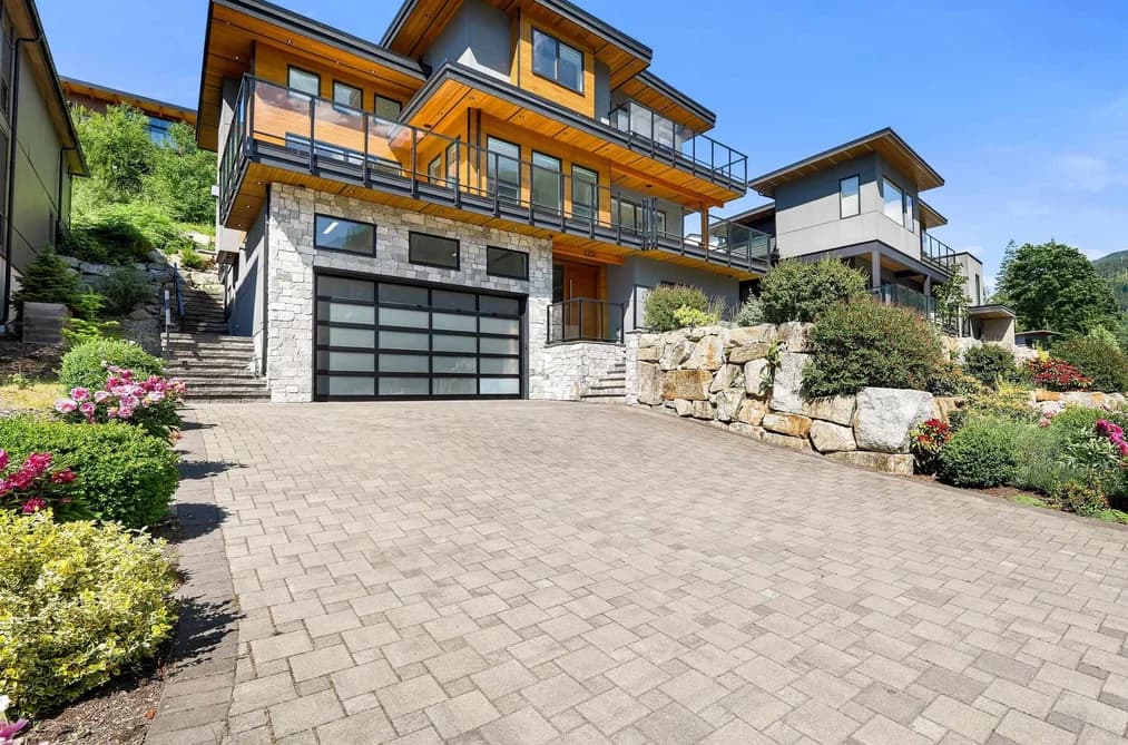 2237 WINDSAIL PLACE, Squamish, BC — Residential for Sale - Photo 2