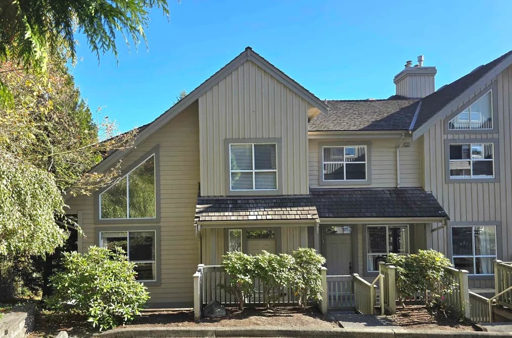 224 1465 PARKWAY BOULEVARD, Coquitlam, BC — Residential for Sale - Main Photo