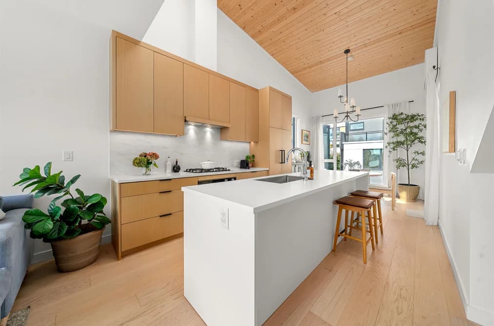 224 650 E 2ND STREET, North Vancouver, BC — Residential for Sale - Main Photo