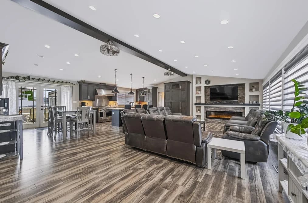 2247 WINDSOR STREET, Abbotsford, BC — Residential for Sale - Photo 2