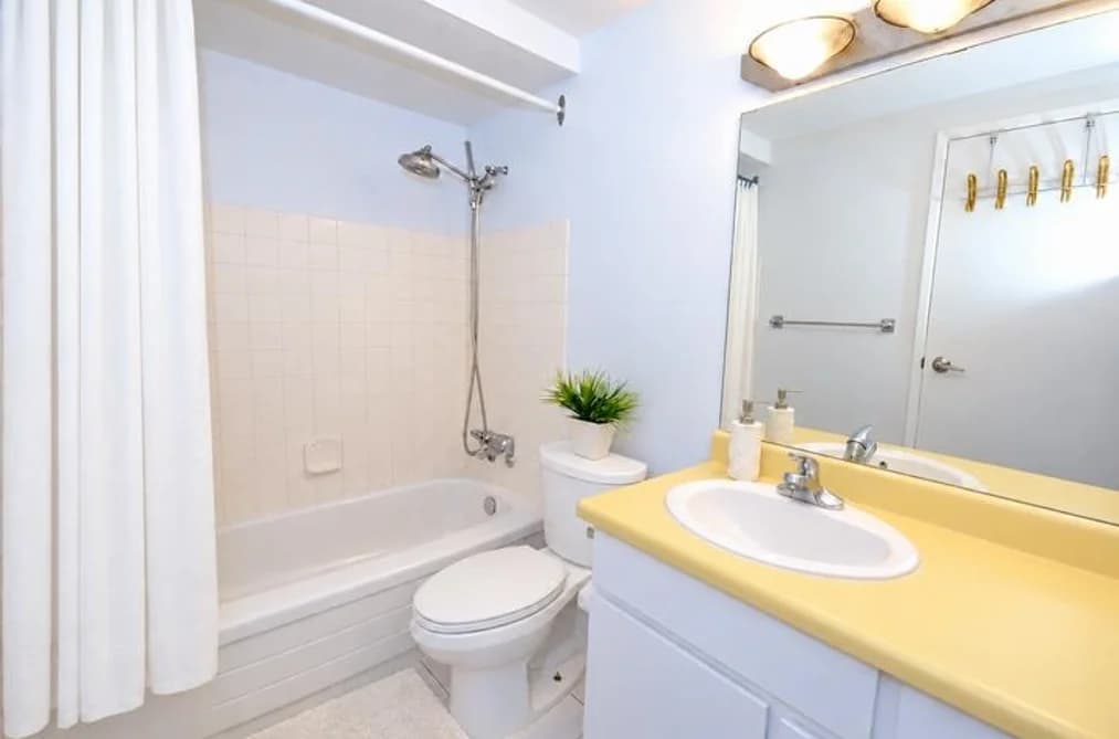 225 8120 COLONIAL DRIVE, Richmond, BC — Residential for Sale - Photo 2