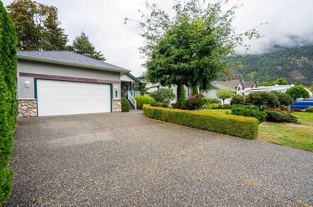 225 BALSAM AVENUE, Harrison Hot Springs, BC — Residential for Sale - Photo 2