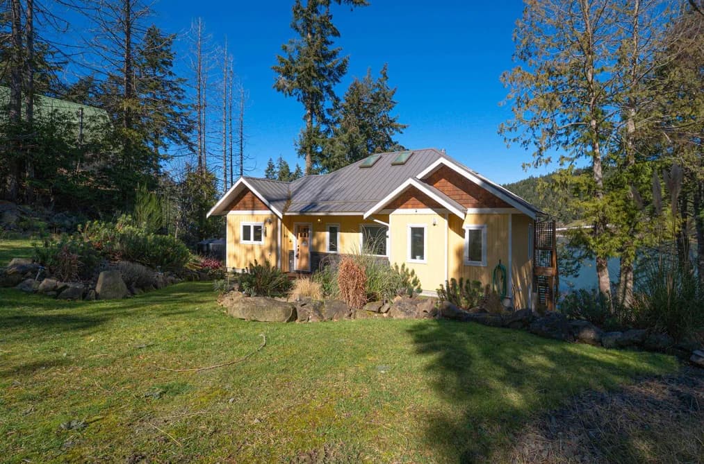 225 MARINERS WAY, Mayne Island, BC — Residential for Sale - Photo 2
