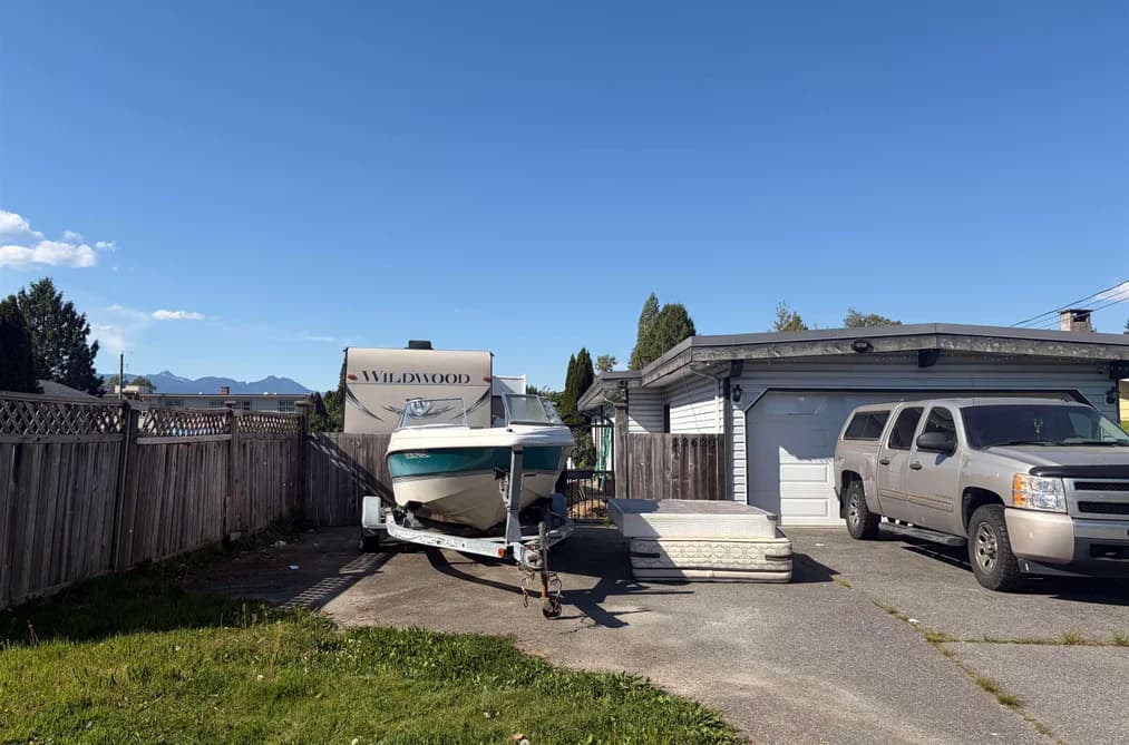 22621 BROWN AVENUE, Maple Ridge, BC — Residential for Sale - Photo 2
