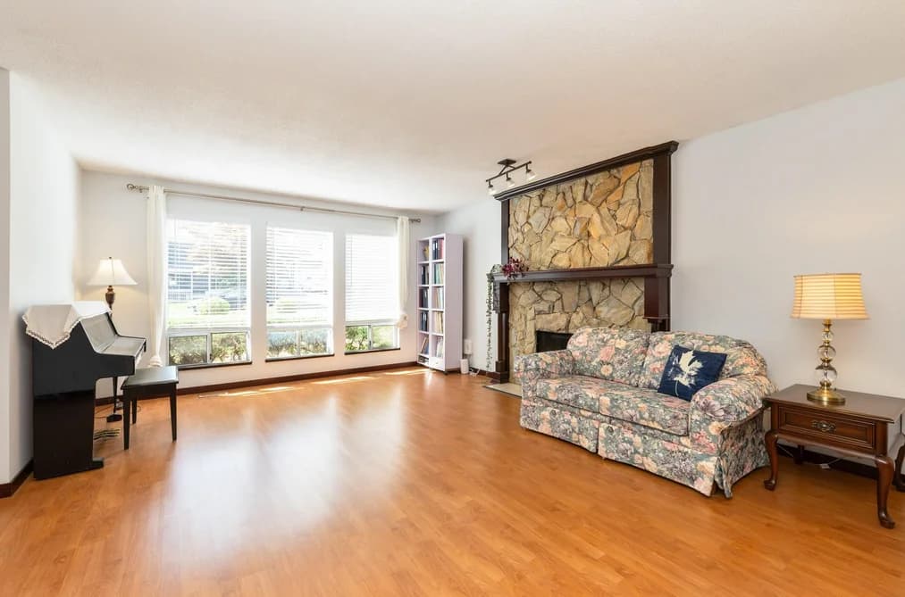 22687 KENDRICK LOOP, Maple Ridge, BC — Residential for Sale - Photo 2