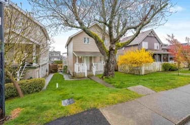 House for sale at 227 W 5th Street North Vancouver British Columbia - MLS: R3147991