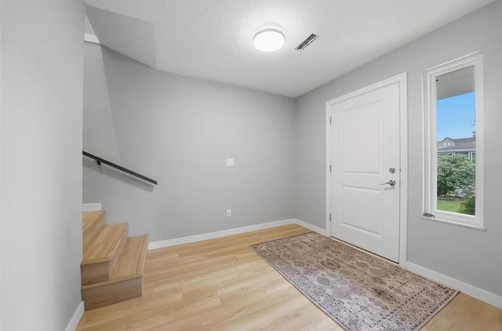 2270 IRVINE AVENUE, Port Coquitlam, BC — Residential for Sale - Photo 2