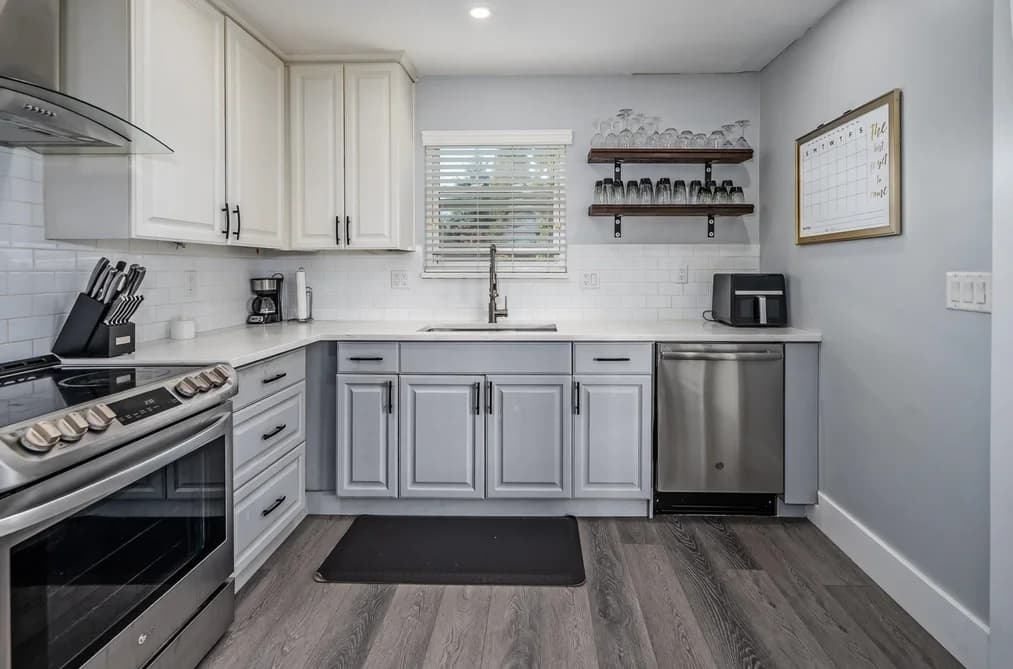 22895 GILLIS PLACE, Maple Ridge, BC — Residential for Sale - Photo 2