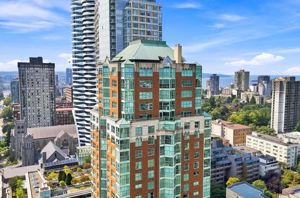 2301 909 BURRARD STREET, Vancouver, BC — Residential for Sale - Photo 2