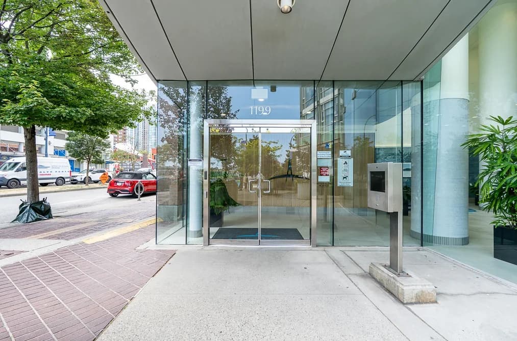 2303 1199 MARINASIDE CRESCENT, Vancouver, BC — Residential for Sale - Photo 2
