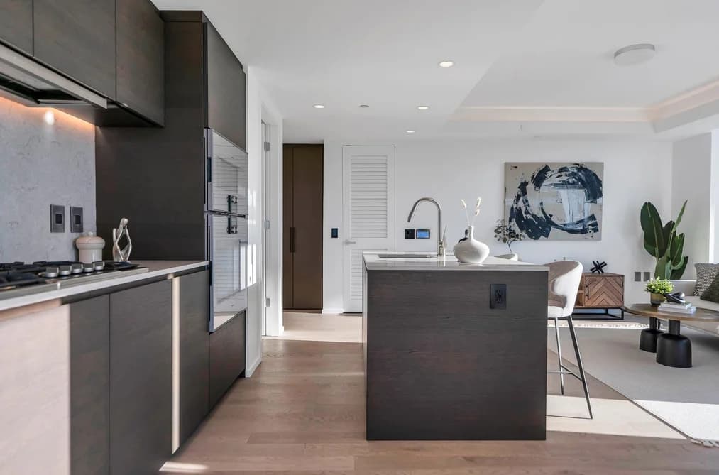 2304 1408 ROBSON STREET, Vancouver, BC — Residential for Sale - Photo 2