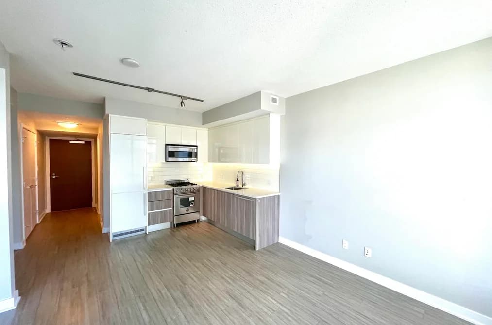 2305 4900 LENNOX LANE, Burnaby, BC — Residential for Sale - Photo 2