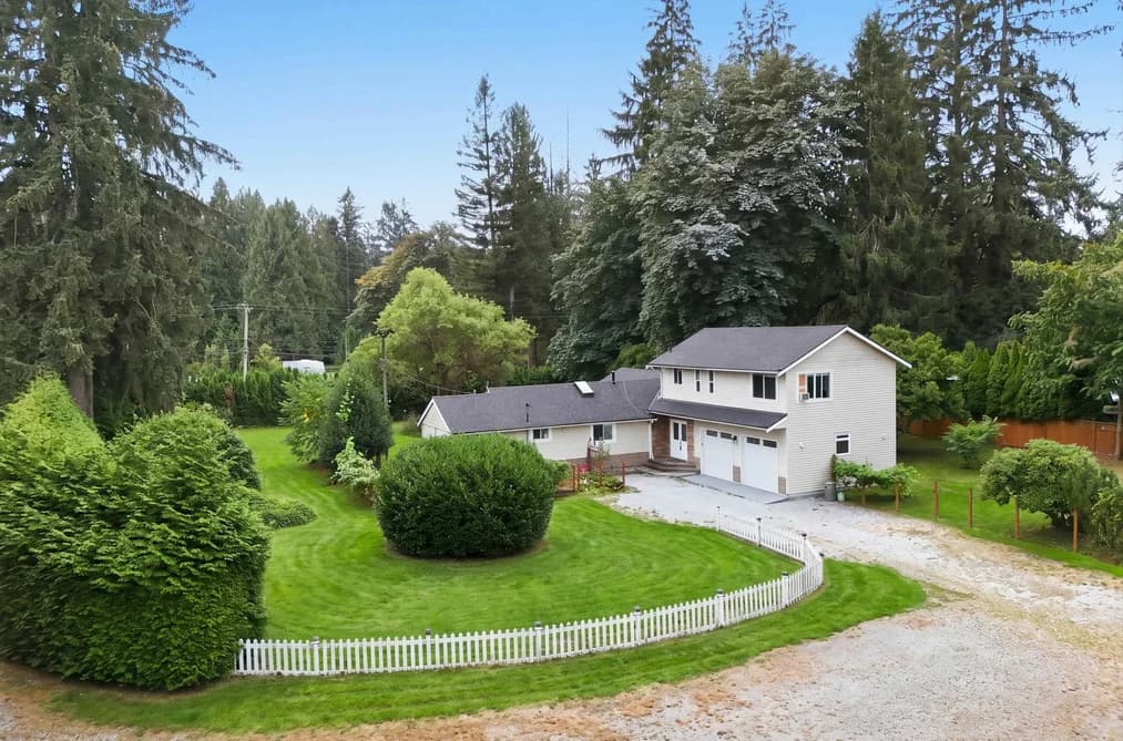 23055 132 AVENUE, Maple Ridge, BC — Residential for Sale - Photo 2