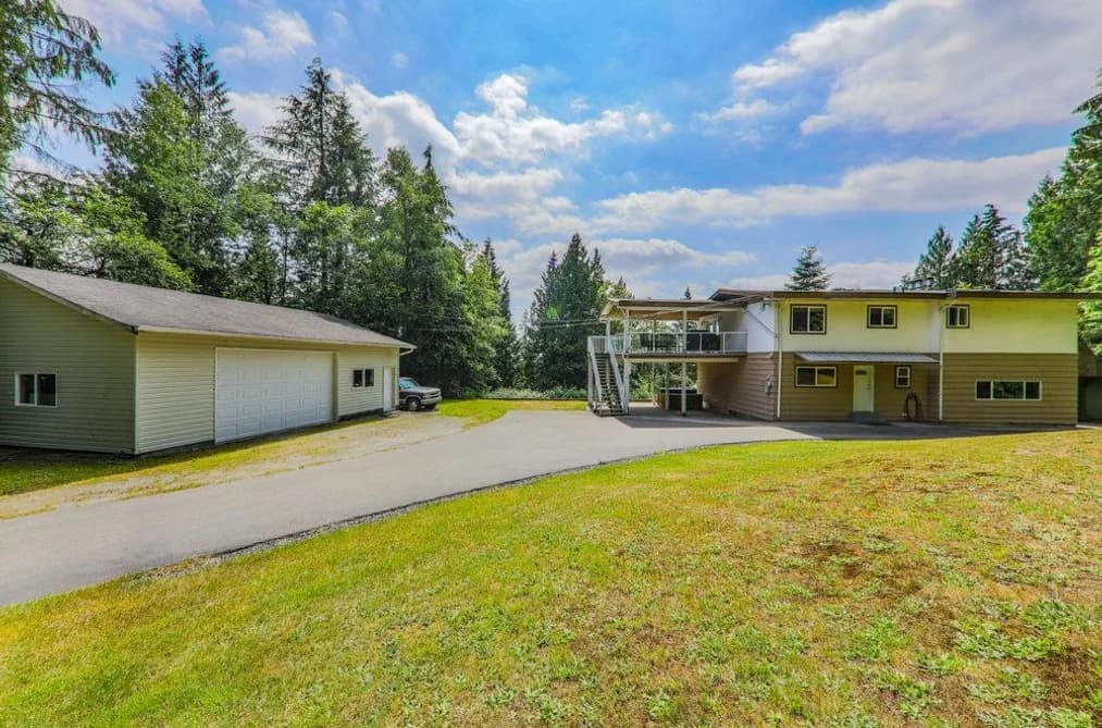 23215 141 AVENUE, Maple Ridge, BC — Residential for Sale - Photo 2