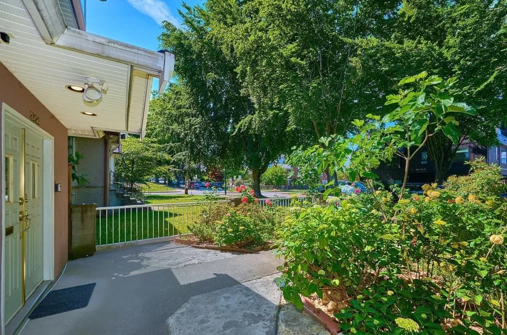 2326 CHARLES STREET, Vancouver, BC — Residential for Sale - Photo 2
