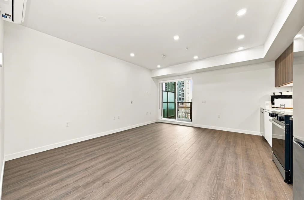 233 82 FIRST STREET, New Westminster, BC — Residential for Sale - Photo 2
