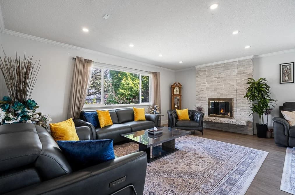 2333 KIRKSTONE ROAD, North Vancouver, BC — Residential for Sale - Photo 2