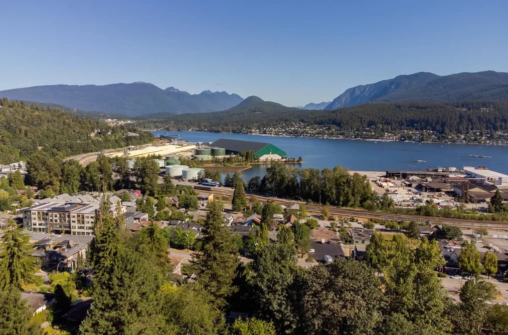 2339 ST GEORGE STREET, Port Moody, BC — Residential for Sale - Photo 2