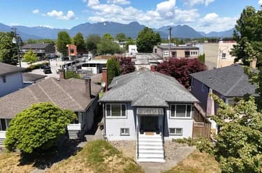 House for sale at 2349 E Pender Street Vancouver British Columbia - MLS: R3108044