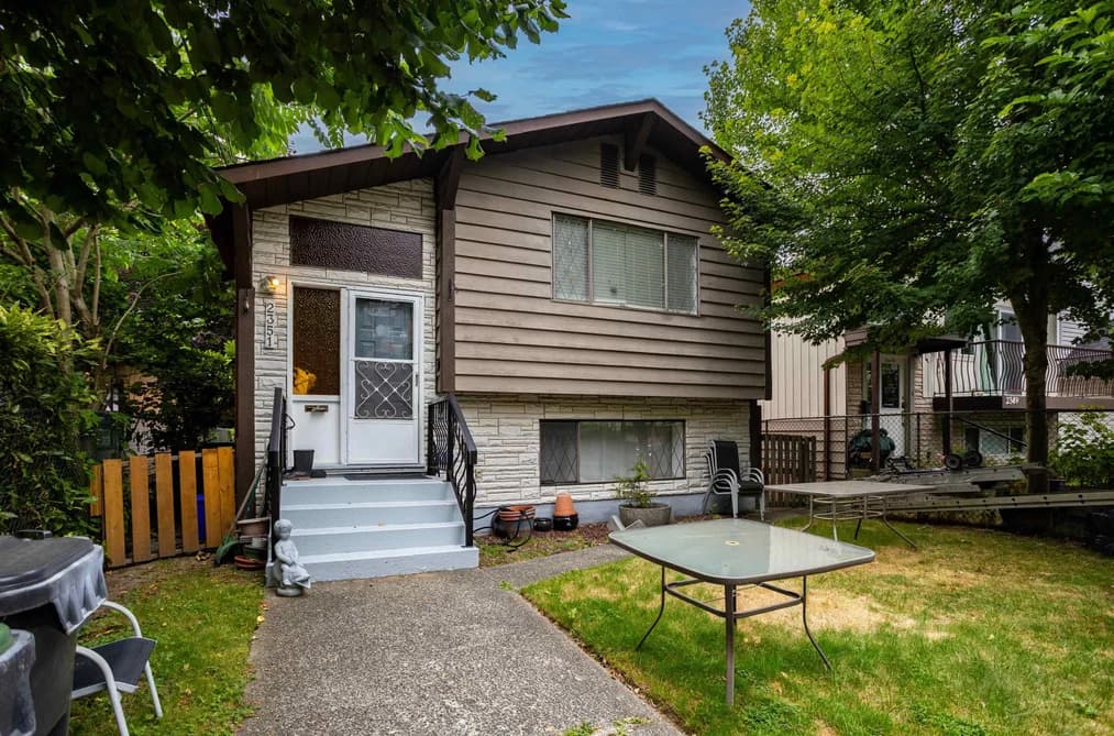 2351 HAWTHORNE AVENUE, Port Coquitlam, BC — Residential for Sale - Photo 2