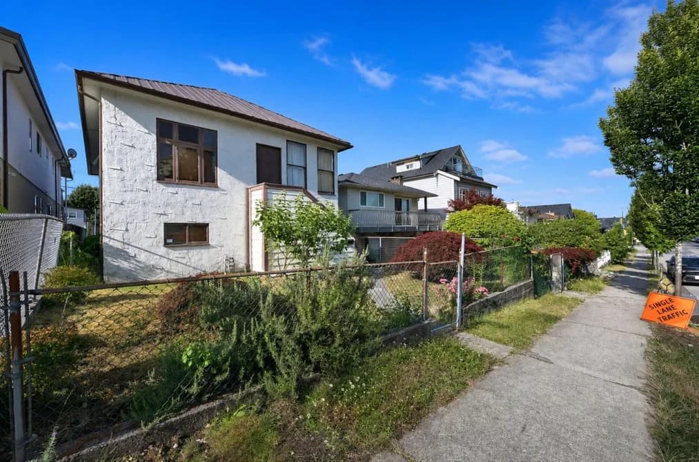 2354 E 33RD AVENUE, Vancouver, BC — Residential for Sale - Photo 2