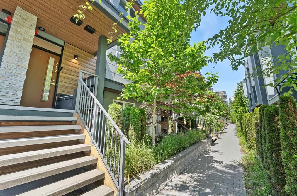 237 2060 CURLING ROAD, North Vancouver, BC — Residential for Sale - Main Photo