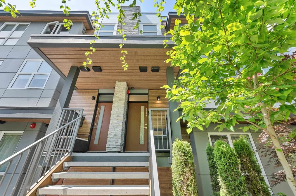 237 2060 CURLING ROAD, North Vancouver, BC — Residential for Sale - Photo 2