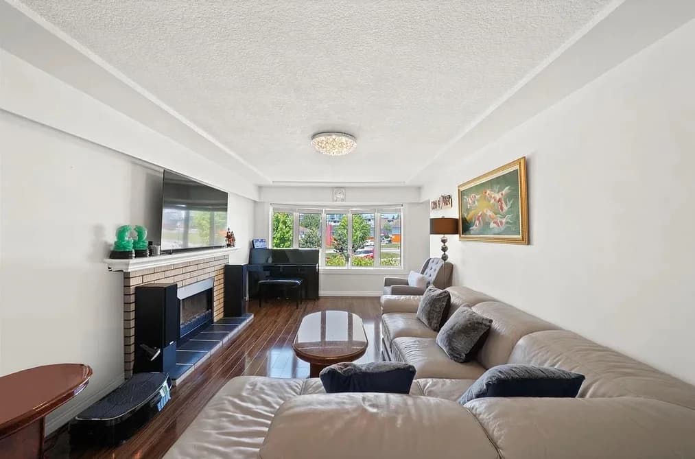 2374 E 33RD AVENUE, Vancouver, BC — Residential for Sale - Photo 2