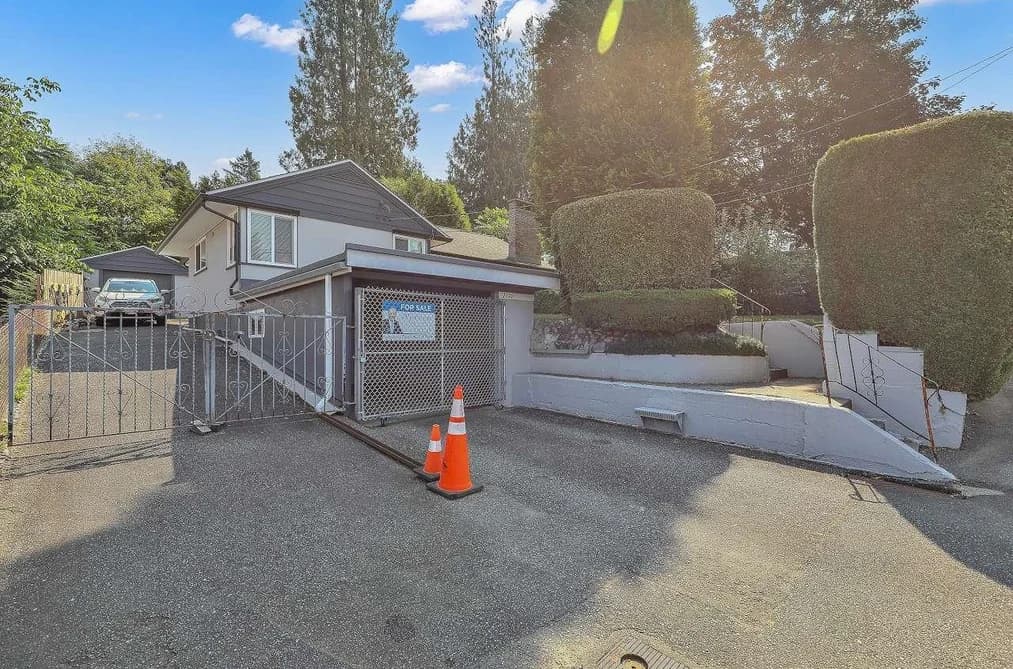 2374 HILLSIDE DRIVE, Abbotsford, BC — Residential for Sale - Photo 2