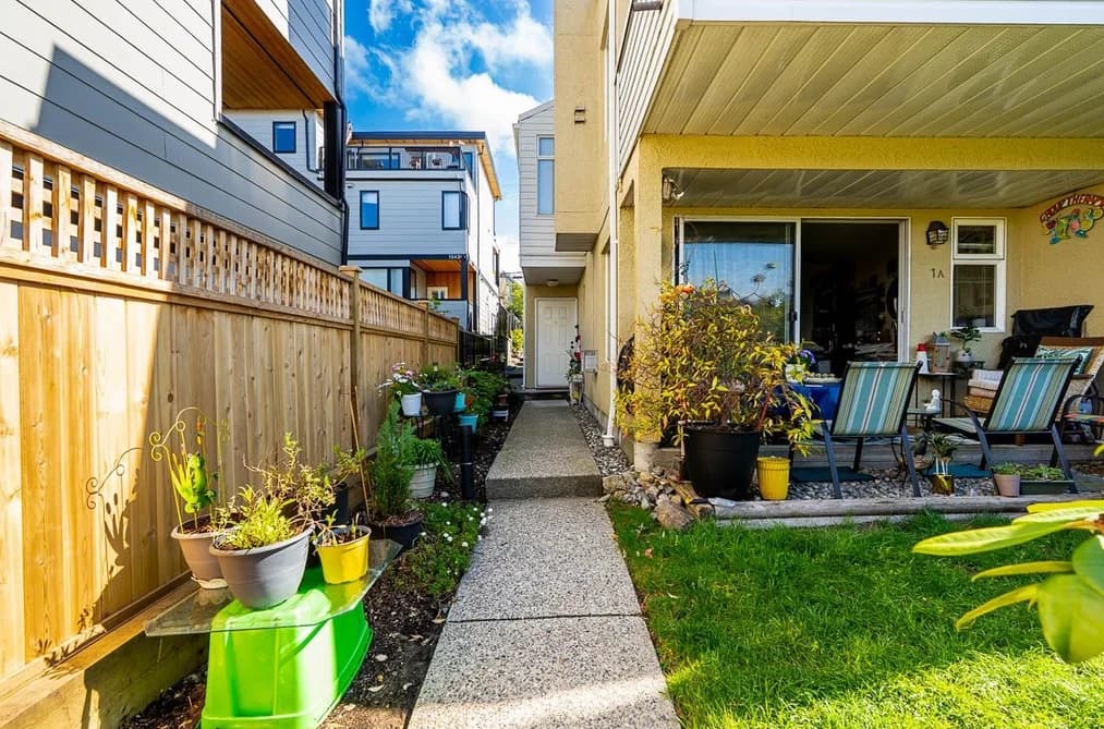 238 W 4TH STREET, North Vancouver, BC — Residential Income for Sale - Photo 2
