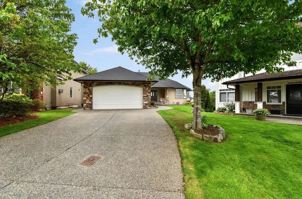 2389 ORCHARD PLACE, Abbotsford, BC — Residential for Sale - Main Photo